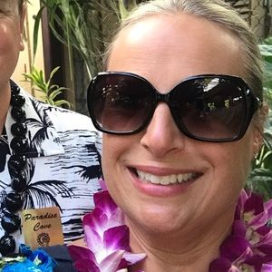 Meet your Posher, Dena